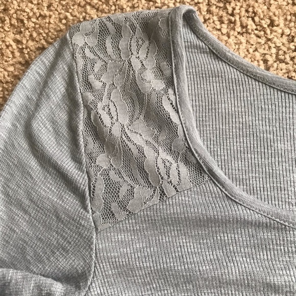 Delia’s Top - Picture 3 of 3